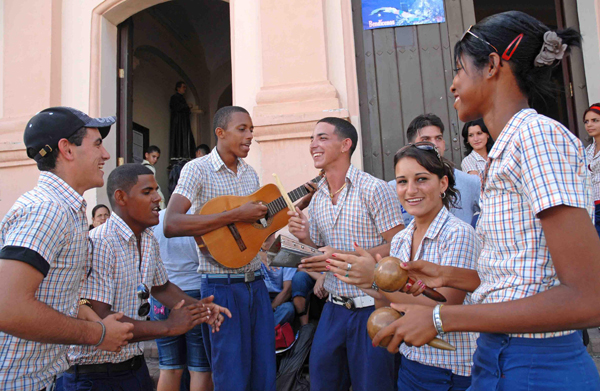 Instructores de arte, Cuba