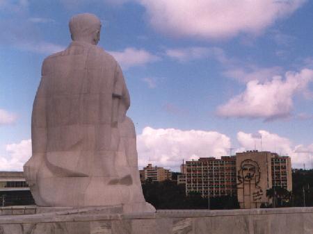 Jose Martí en la plaza