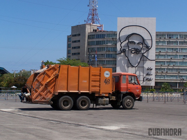 Limpieza de la Plaza de la Revolución - 03