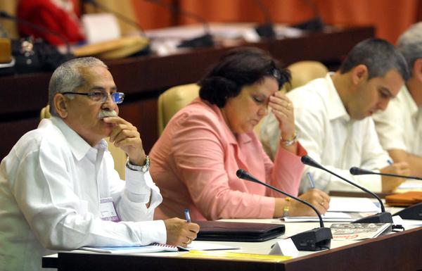 Ministros cubanos, presentan informes en sesión plenaria
