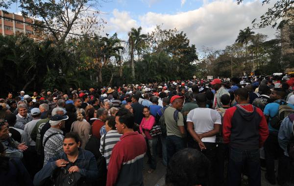 Cubanos rinden homenaje a Chávez 01