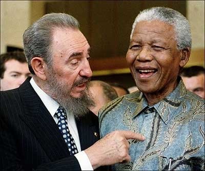 Nelson Mandela con Fidel Castro 02