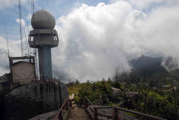 Radar meteorológico enclavado en la Gran Piedra en Santiago de Cuba 