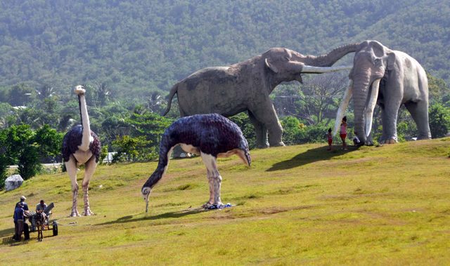 Valle de la Prehistoria en el Parque Baconao de Santiago de Cuba