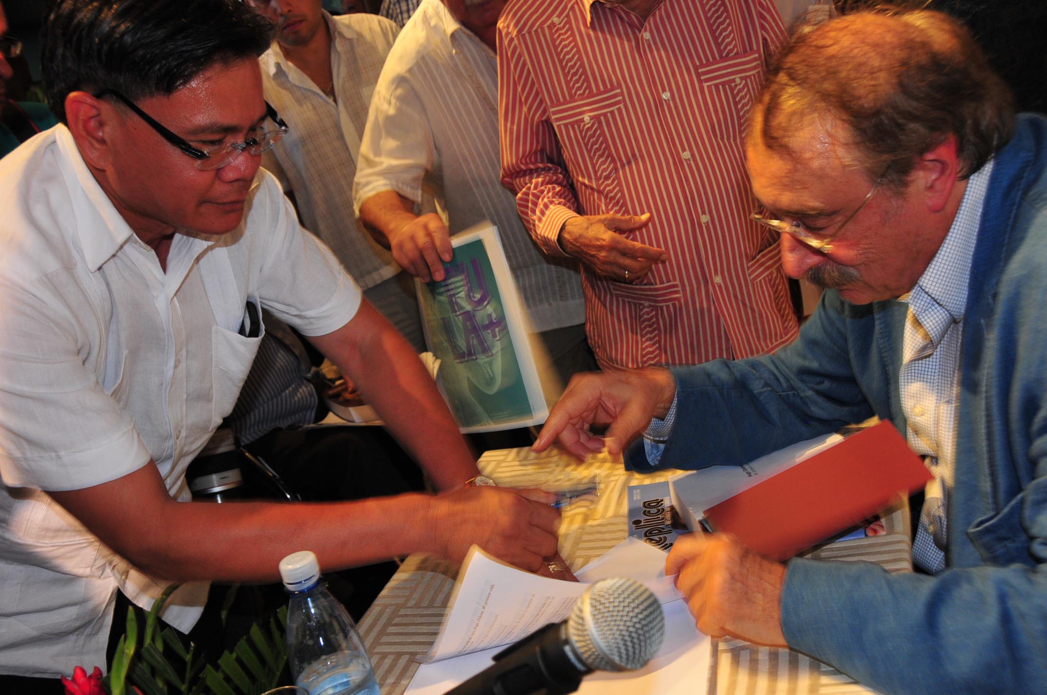 El libro "Mi primera vida" ya se puede comprar en las librerías cubanas