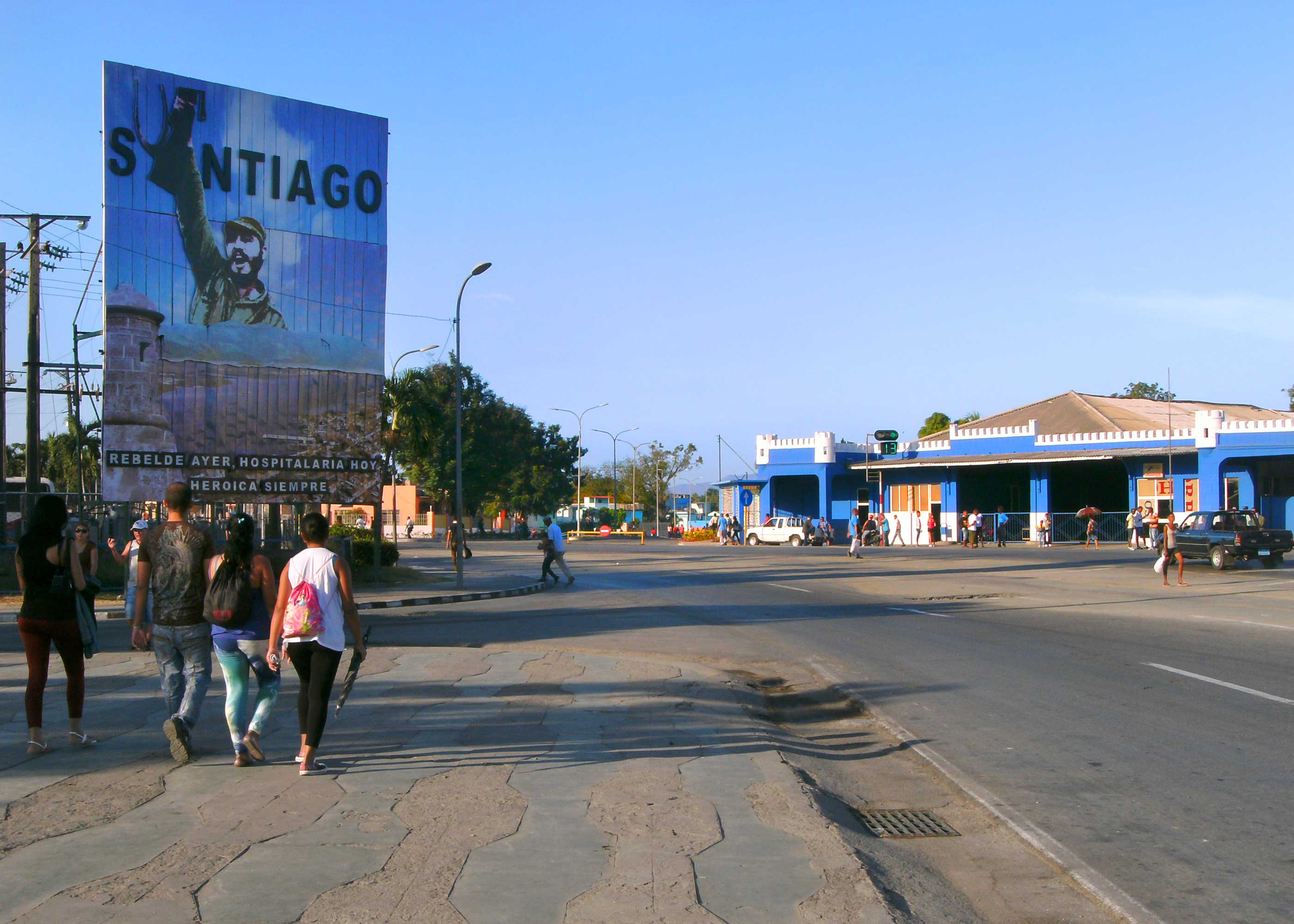 Avenida en Santiago de Cuba 01