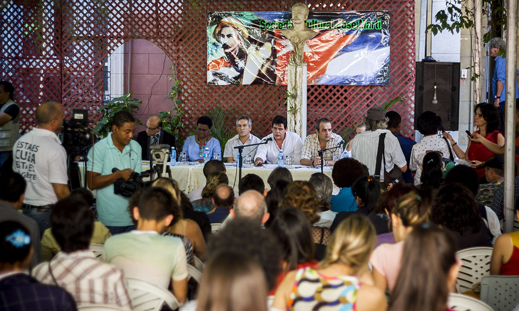 Conferencia de prensa Feria del Libro 03