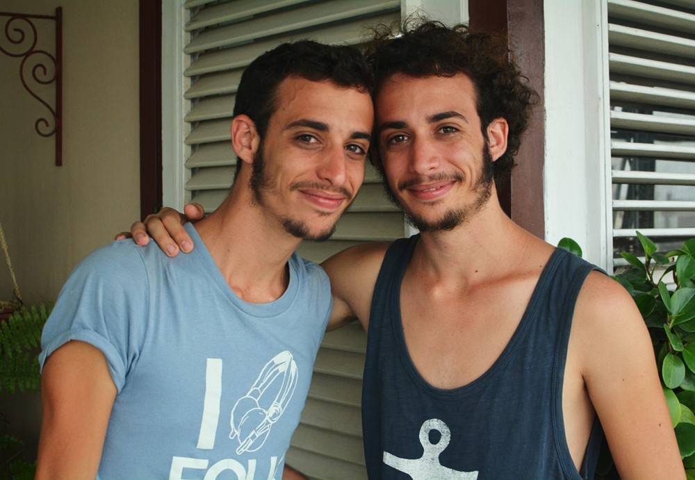 César y Carlos, hermanos que dedican su vida a la fotografía.