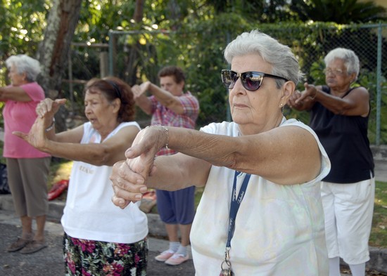 Adulto mayor-Ejercicios-vida saludable