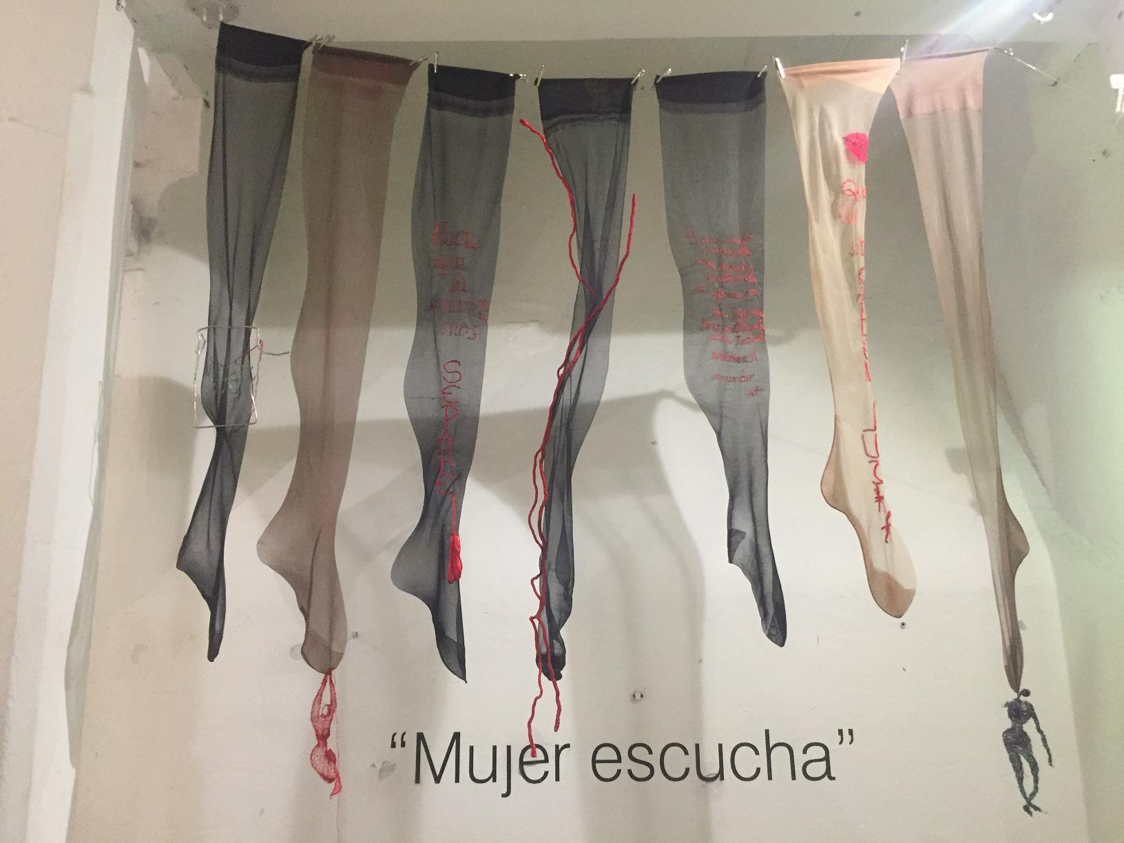 Exposición mujer escucha- Adriana Gatti-FAC-1