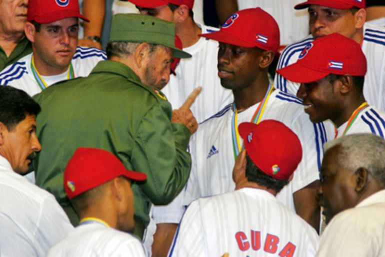 Fidel con deportistas cubanos