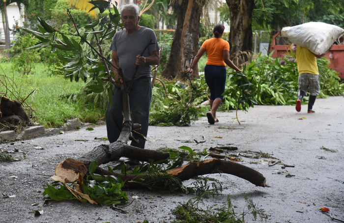 Paso del Huracán Rafael por Cuba (Redes sociales)