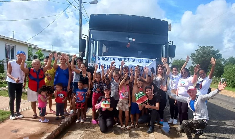 Incontables voluntarios trabajaron por toda Cuba en brigadas de solidaridad con los afectados.