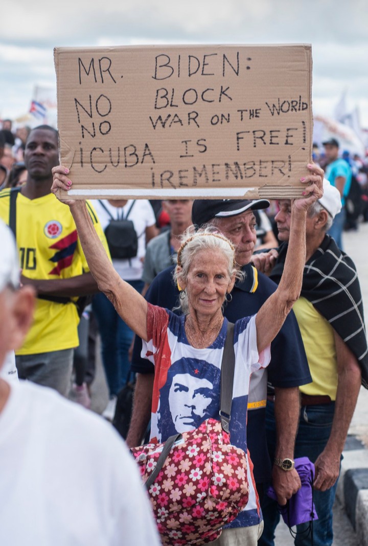 Muchas voces y una misma consigna ¡Abajo el bloqueo!