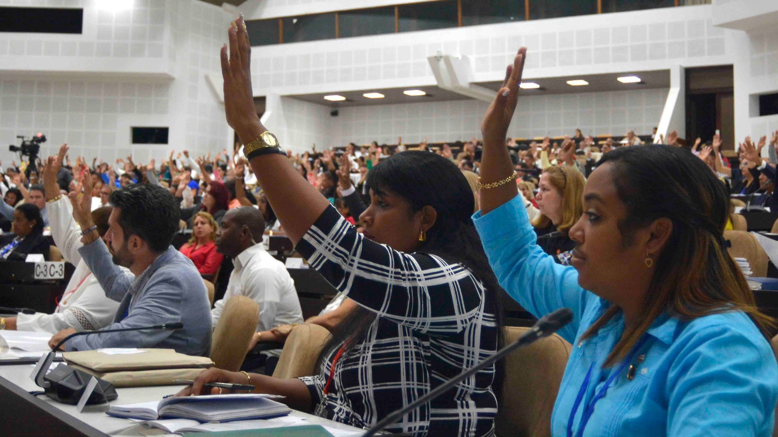 Continuidad de las comisiones a la Asamblea