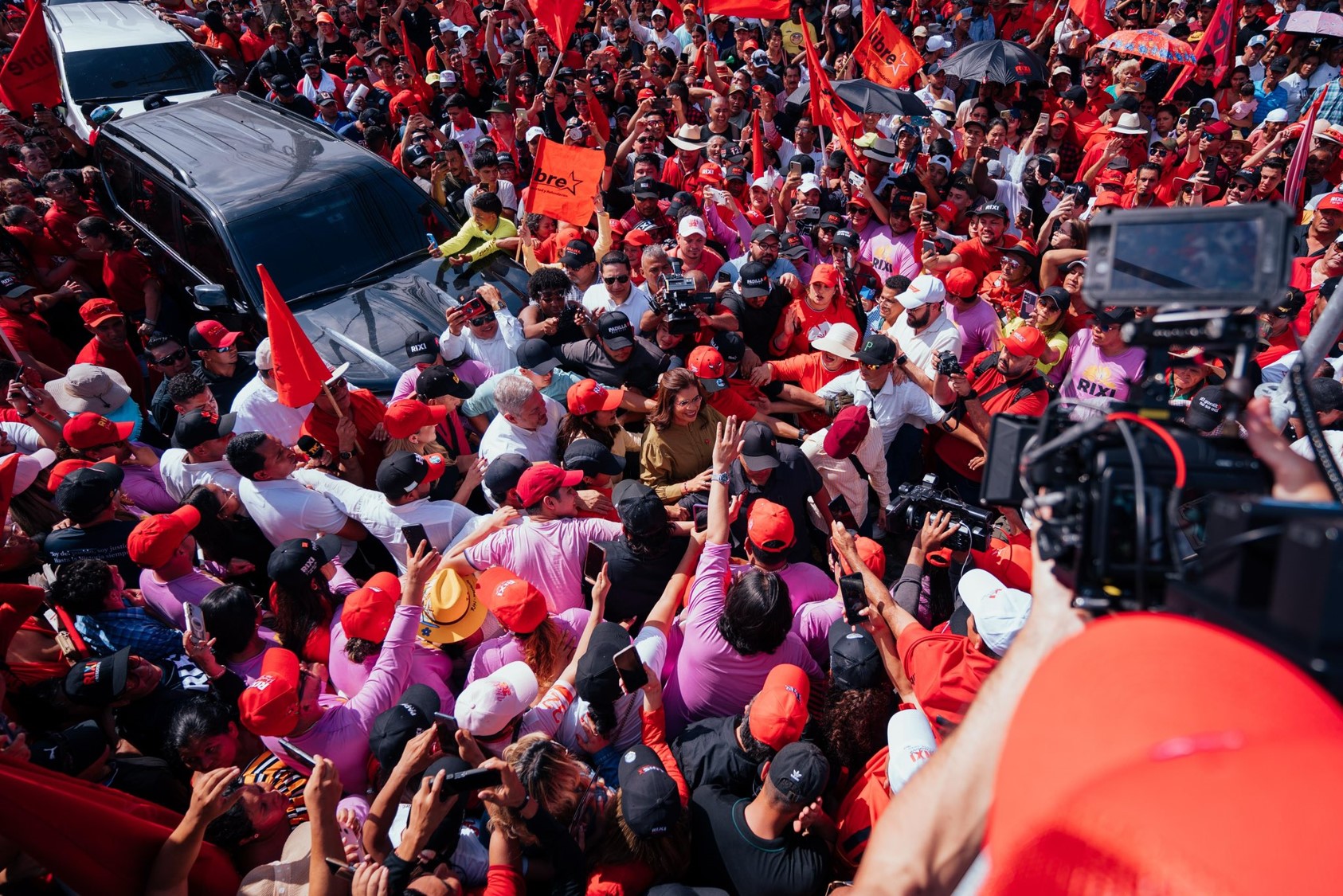 Movilización masiva en la ciudad de San Pedro Sula respalda la candidatura de Rixi Moncada. Foto: Tomada de @RixiPresidenta en X