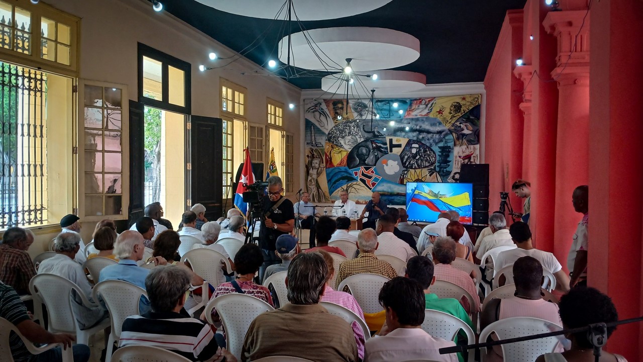 Espacio de Pensamiento: “Venezuela bajo el asedio imperial: riesgos para América Latina y el Caribe como zona de paz”. Foto: Tomada de Casa Alba Habana / Facebook