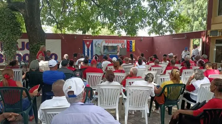 En la oriental provincia de Granma, ciudadanos de Bayamo se unieron a la voz de denuncia contra las acciones injerencistas de Estados Unidos contra Venezuela y en respaldo al presidente Nicolás Maduro. Foto: Alexander Zamora Infante