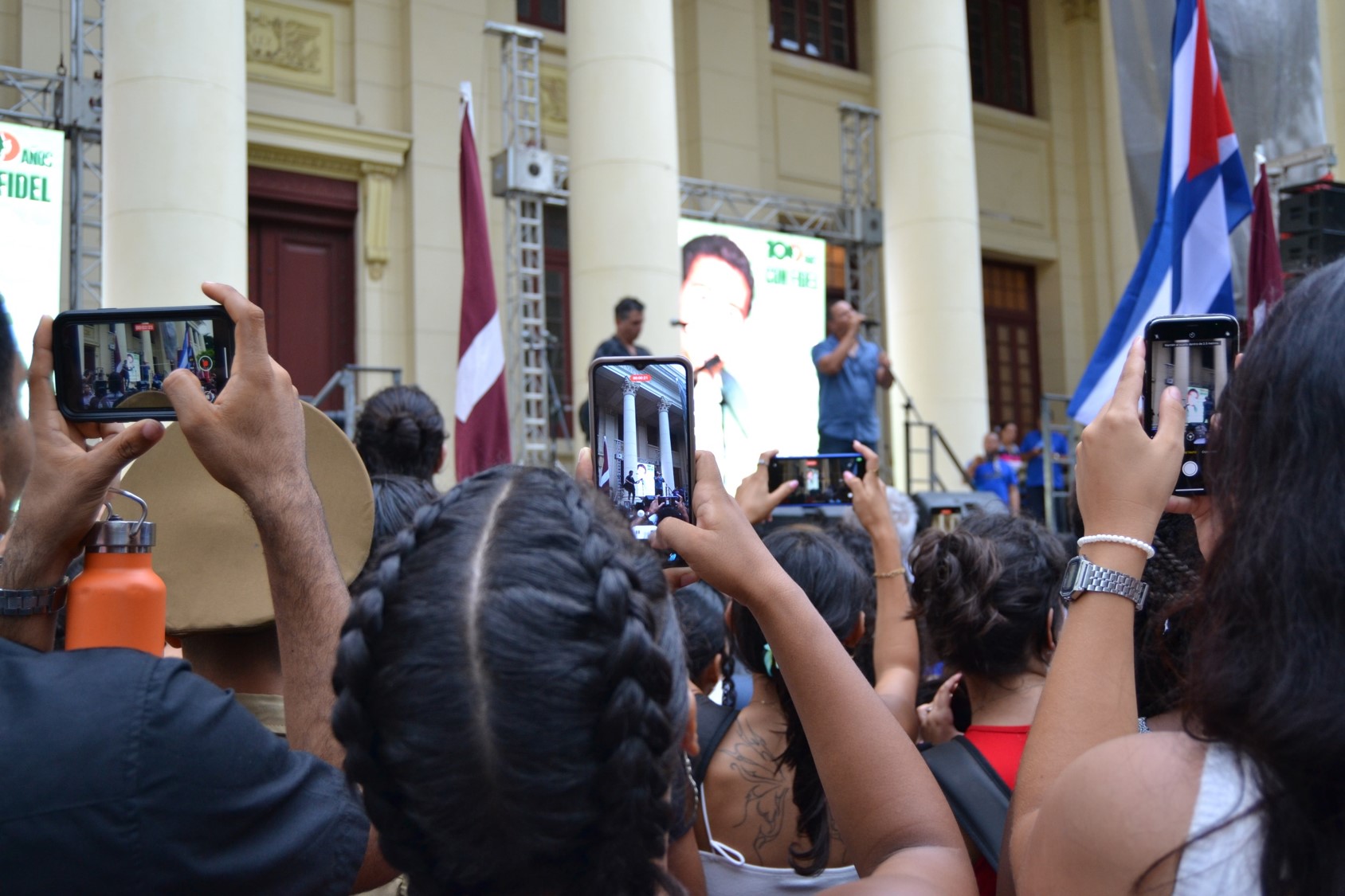 Jóvenes de Cuba recordaron el ingreso de Fidel a la Universidad de La Habana en la carrera de Derecho. Fotos: Sheila Moten / Cubahora