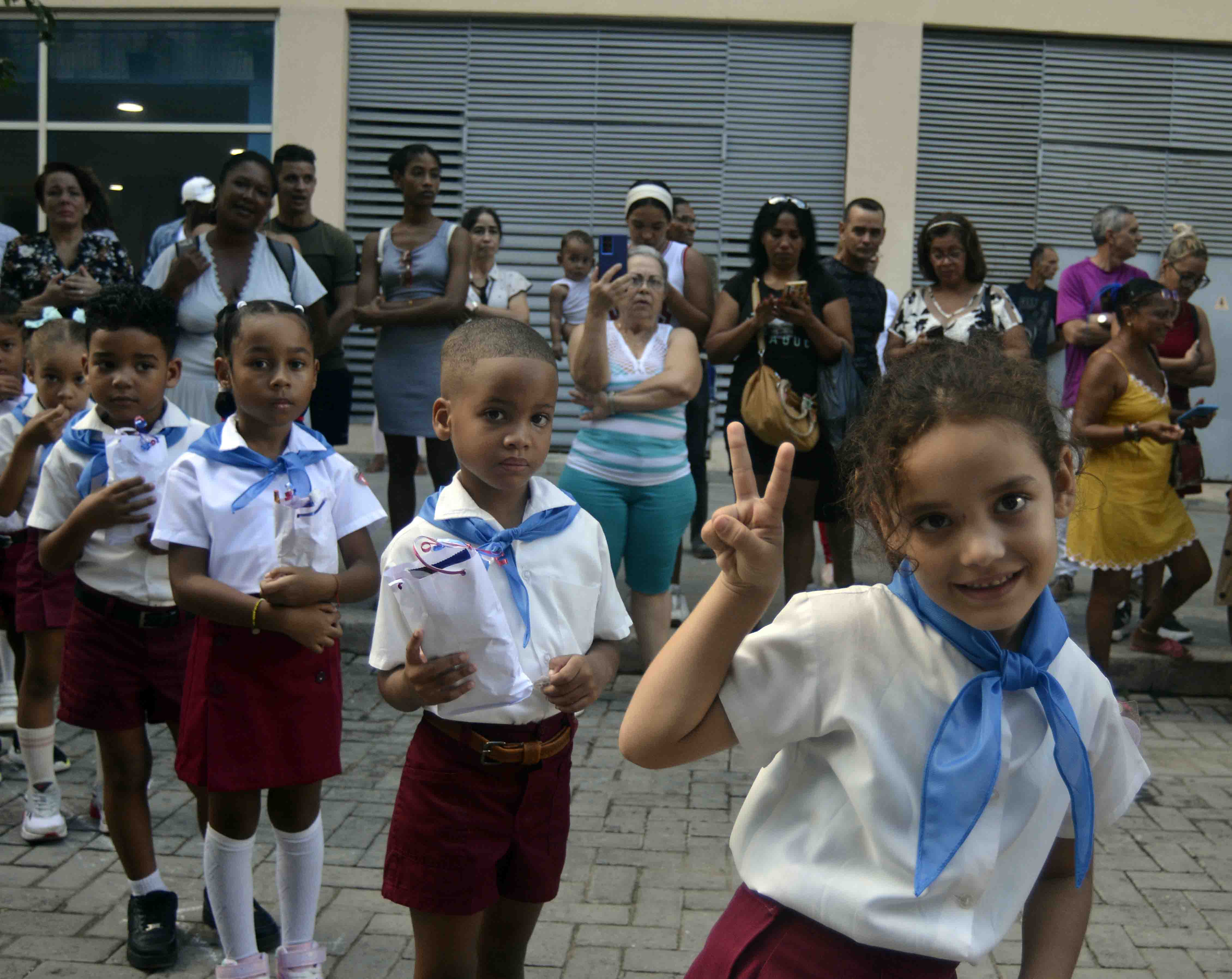 Alumnos de primer grado se convierten en pioneros