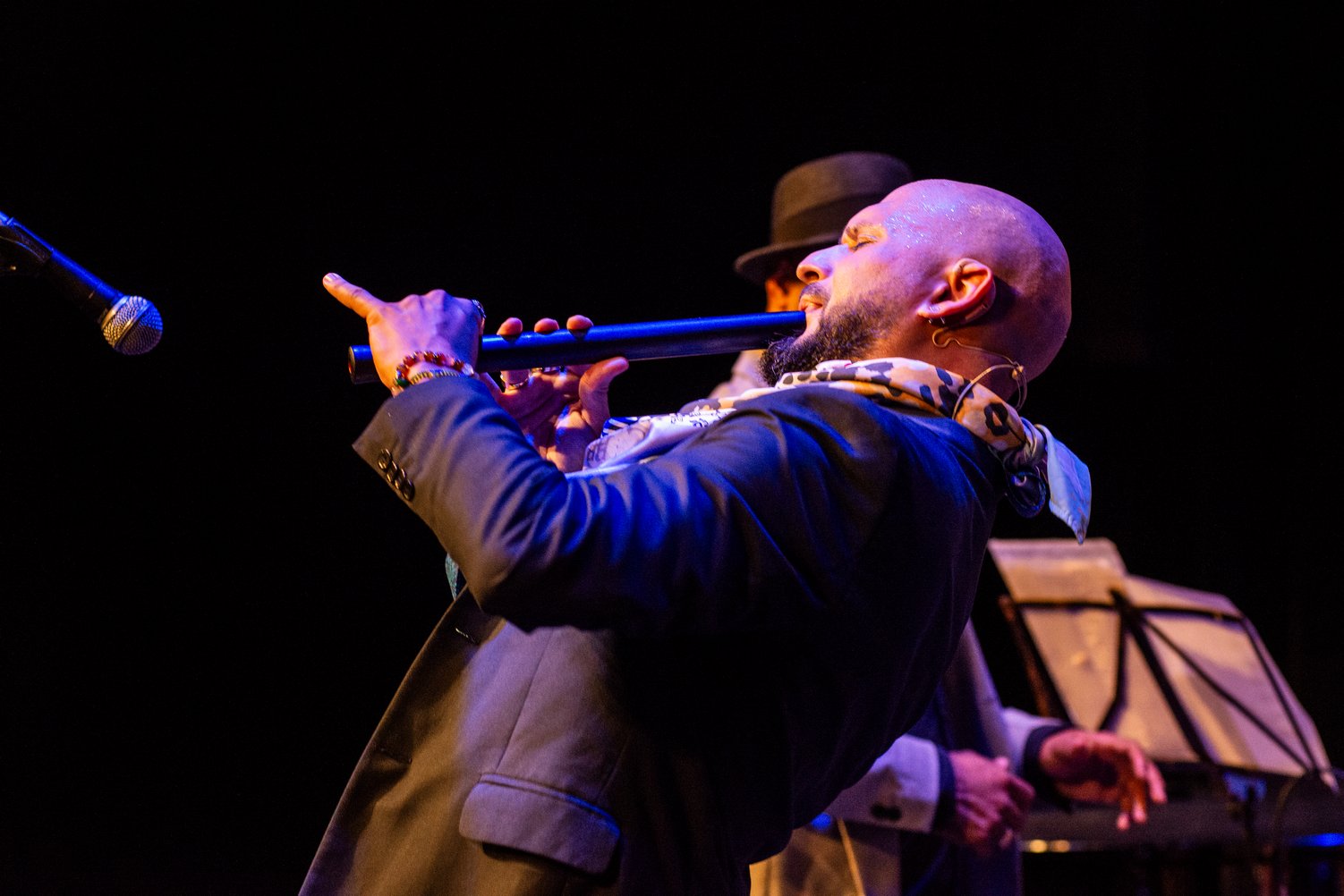 Olokun dio permiso a una quena y un piano.