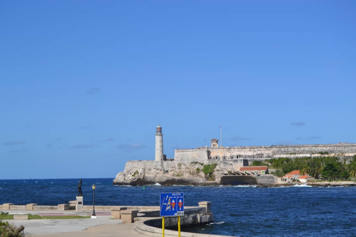 El Castillo de los Tres Reyes, también conocido como Castillo del Morro, custodia la entrada de la bahía de La Habana. Foto: Jessica Sosa/ Cubahora El Castillo de los Tres Reyes, también conocido como Castillo del Morro, custodia la entrada de la bahía de La Habana. Foto: Jessica Sosa/ Cubahora