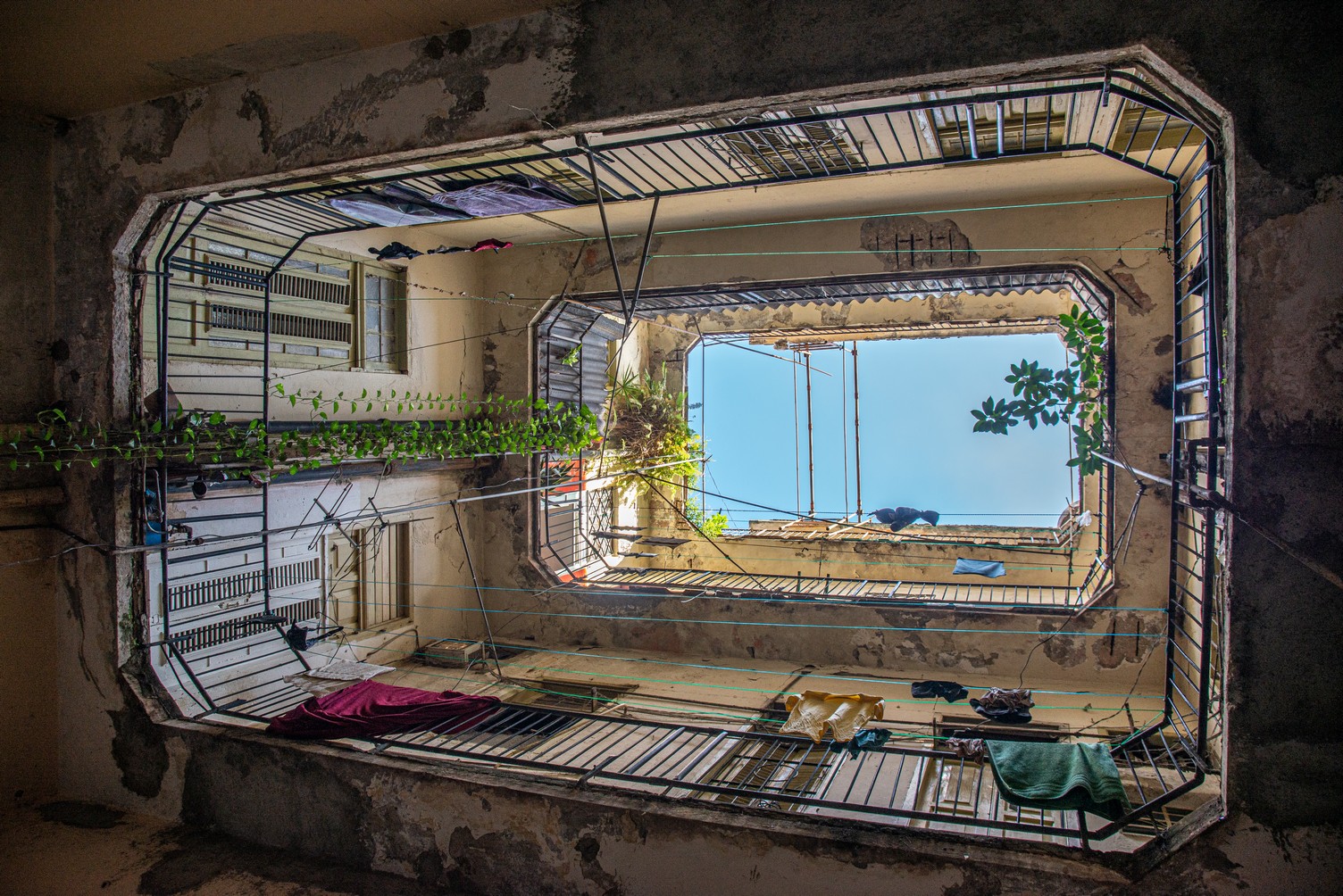 Hacia arriba, la ciudad te observa.