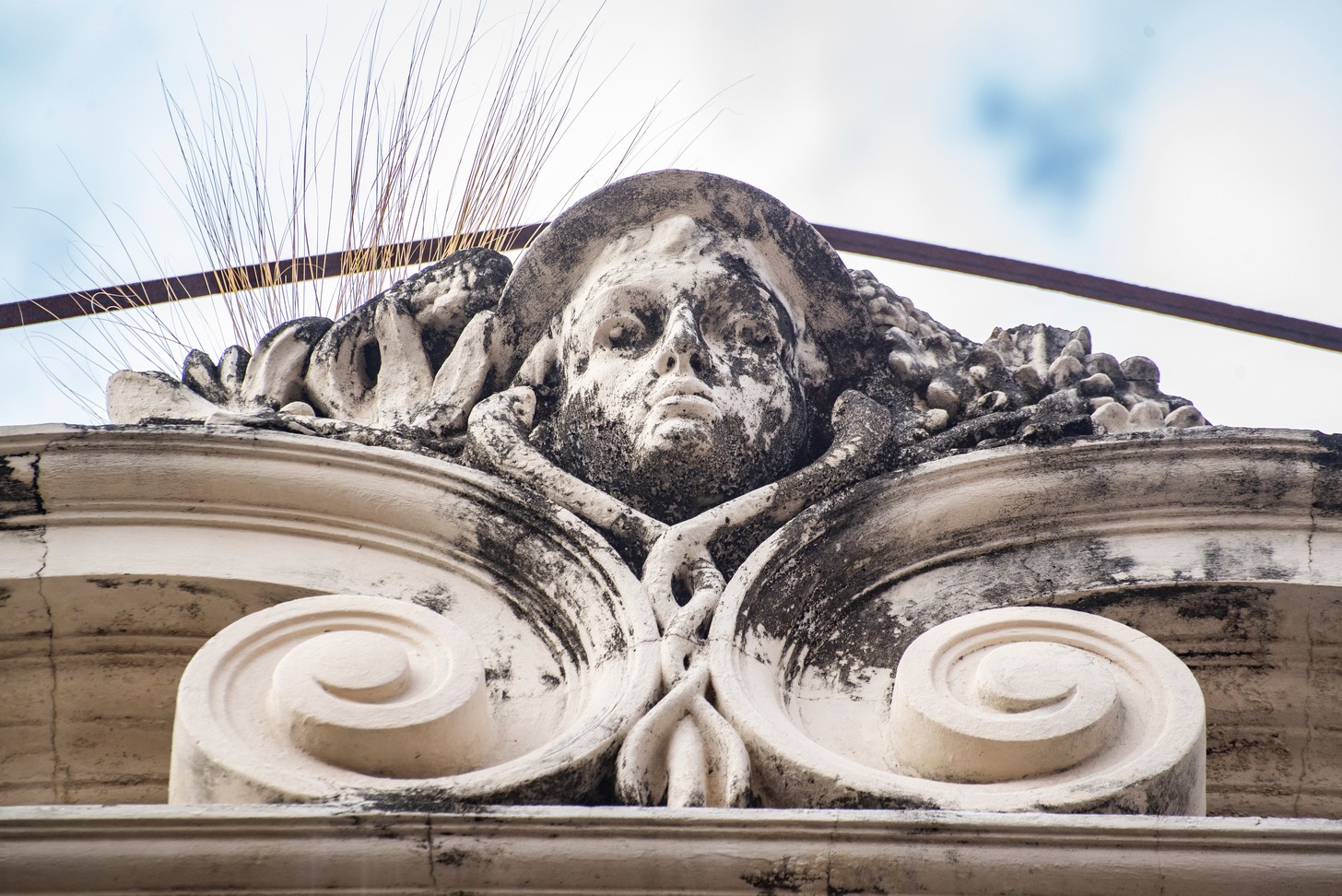 Hacia arriba, la ciudad te observa.