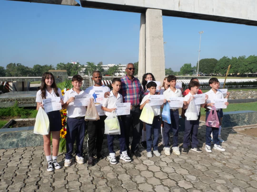 Juventud cubana rinde tributo a Calixto García en Seminario Nacional. Fotos: Reynaldo Zaldívar / Cubahora Juventud cubana rinde tributo a Calixto García en Seminario Nacional. Fotos: Reynaldo Zaldívar / Cubahora