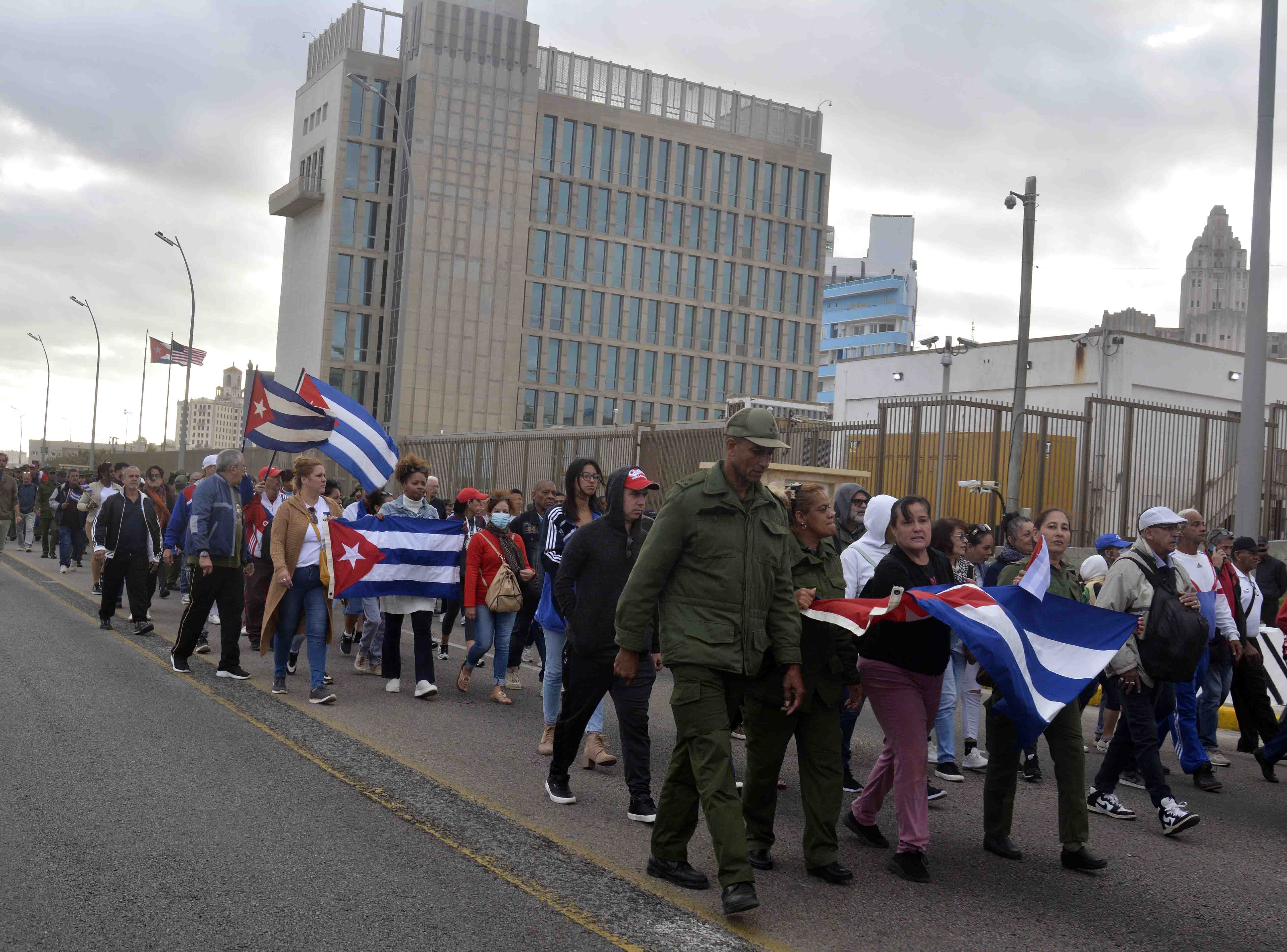 Marcha en la Tribuna Antimperialista por nuestros 32 combatientes caídos