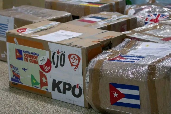 Convoy «Nuestra América»  llega al Centro de Inmunología Molecular. Fotos: Naturaleza Secreta 